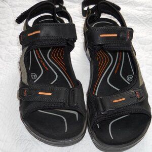 Men's Ecco Offroad Nubuck Walking Sandal  Minimal Use Indoors  Like new